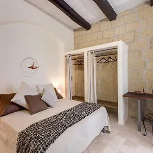 Vico Street Apartment
